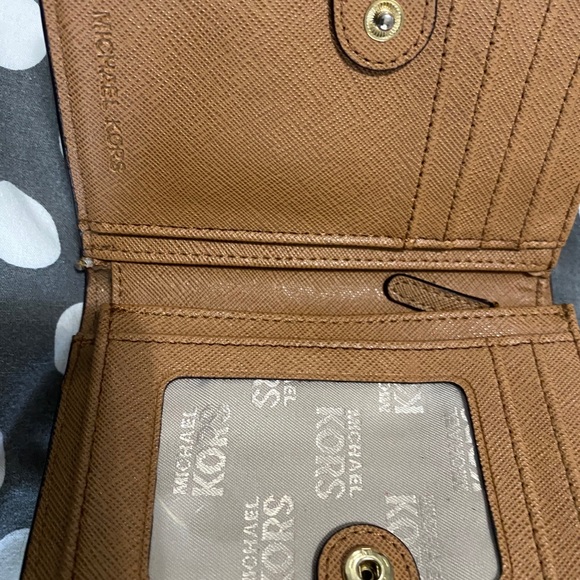 100% Authentic Michael Kors women’s wallet - Picture 3 of 10